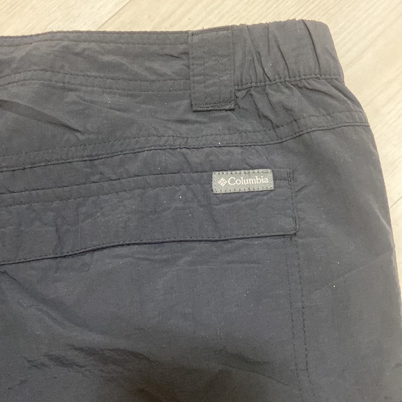 COLUMBIA 42” waist , 30” leg black hiking pants, convertible to shorts - Picture 4 of 5